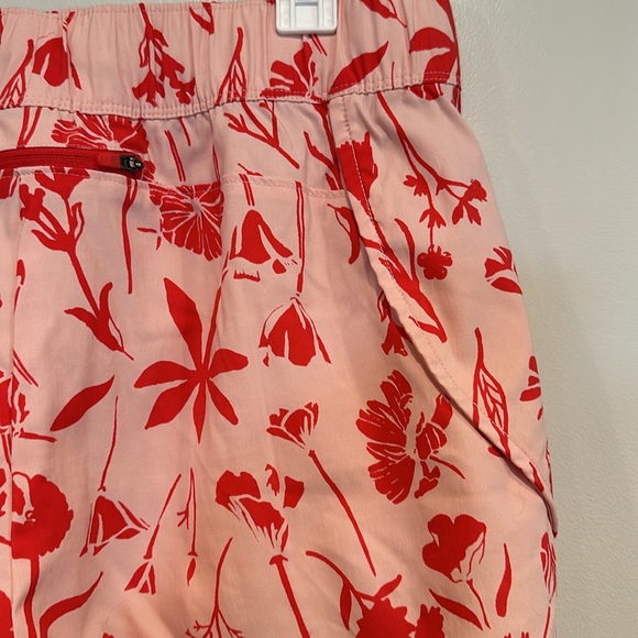 The North Face Women's Class V Mini Short in Pink Red Floral Print Medium - Picture 4 of 7
